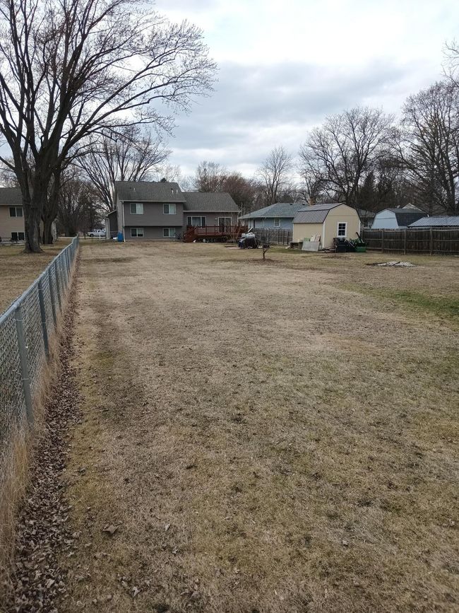 Large back yard | Image 35