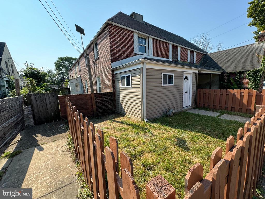Brown St, Chester, PA 19013