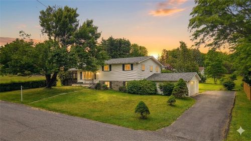 407 Colonial Dr, STROUDSBURG, PA, 18360-8736 | Card Image