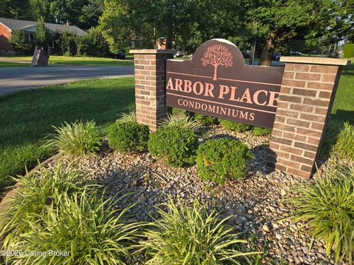 2-6522 Six Mile Ln, Louisville, KY, 40218-2366 | Card Image