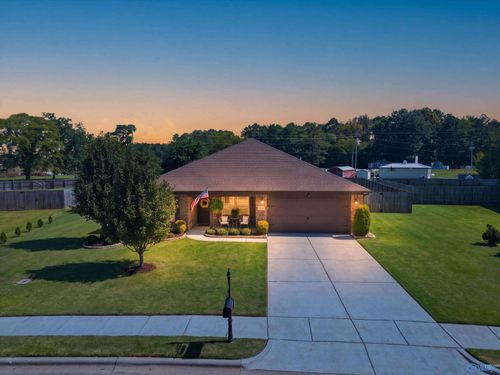 136 Chestnut Cv, Owens Cross Roads, AL, 35763-8548 | Card Image