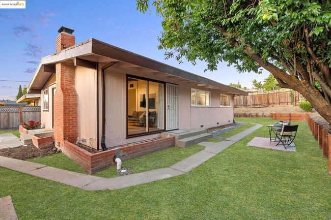Spacious Back Yard | Image 35