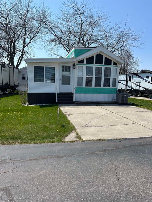 3675 E Michigan Avenue, Sims Township, MI, 48703 | Card Image