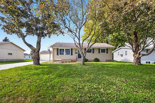 803 4th Ave Se, Stewartville, MN, 55976-1413 | Card Image