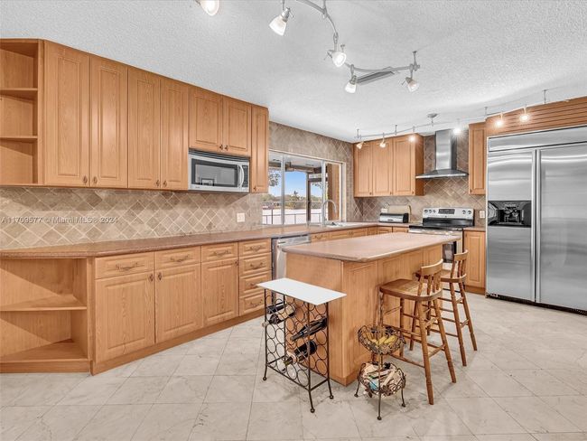 8910 Nw 7 Th Ct, House other with 3 bedrooms, 2 bathrooms and null parking in Pembroke Pines FL | Image 20