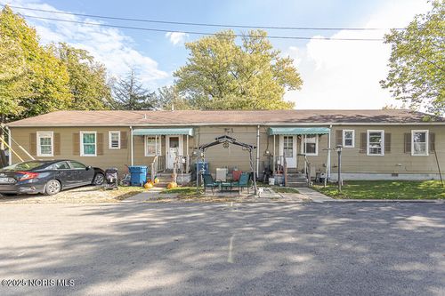 439 Erie Ct, Port Clinton, OH, 43452-1612 | Card Image