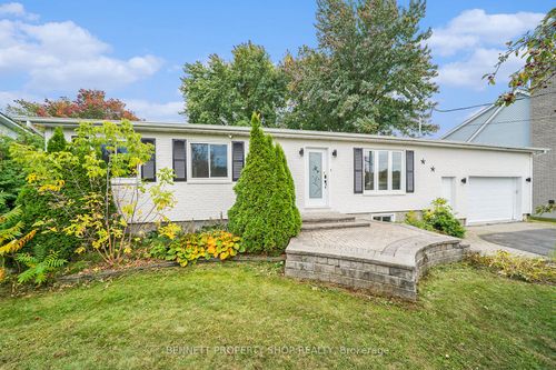 15 Maisonneuve St, Bourget, ON, K0A1E0 | Card Image