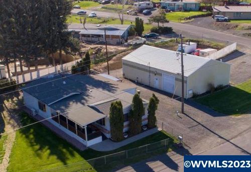 637 Ne 10th St, Madras, OR, 97741-1829 | Card Image