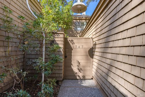 1747 Silverado Trl, Napa, CA, 94558-3703 | Card Image