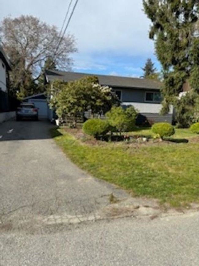 15873 Vine Avenue, House other with 2 bedrooms, 1 bathrooms and 5 parking in White Rock BC | Image 2