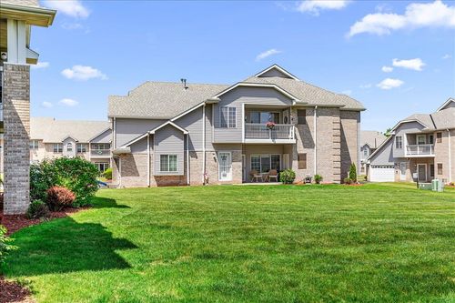 6924 S Rolling Meadows Ct, Oak Creek, WI, 53154-1674 | Card Image