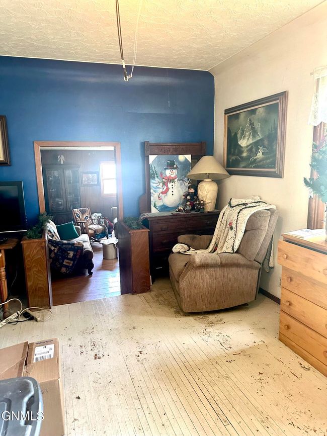 10185 99 Th St Se, House other with 5 bedrooms, 3 bathrooms and null parking in Oakes ND | Image 16