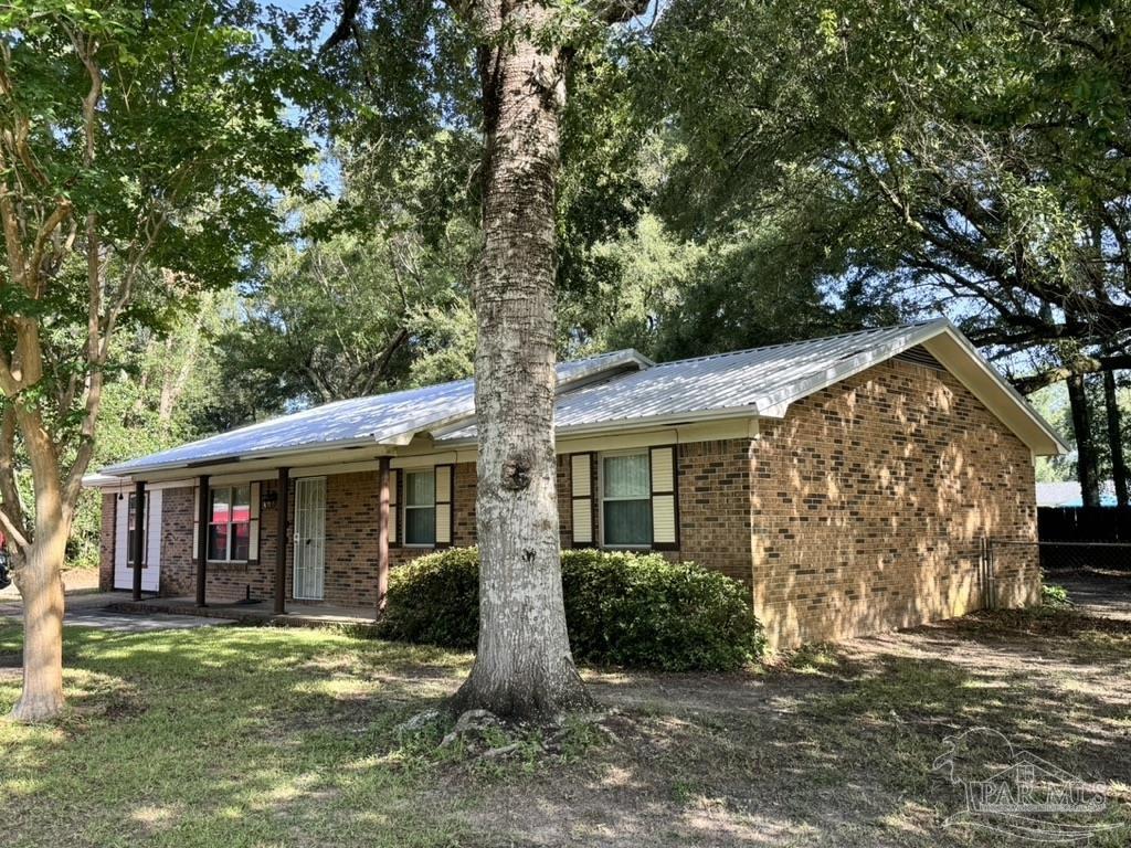 Kennington Cir, Milton, FL 32570