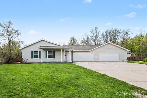 2674 Walnut Hills Court Se, Kentwood, MI, 49512 | Card Image