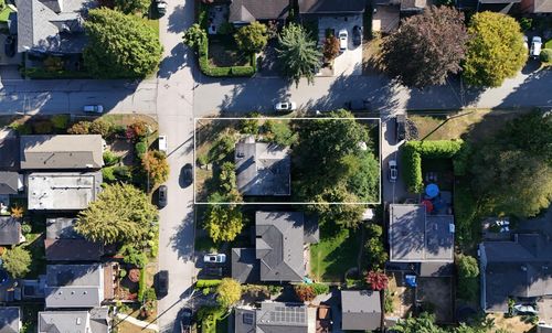 2405 Lloyd Ave, North Vancouver, BC, V7P2P6 | Card Image