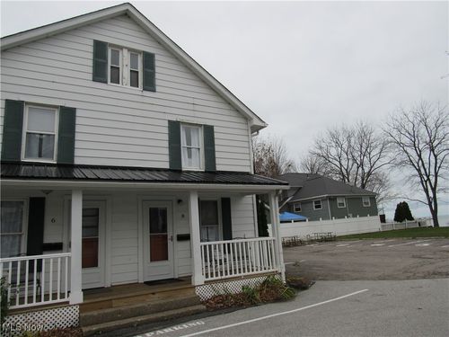 8 Houghton Ct, Fairport Harbor, OH, 44077-5715 | Card Image