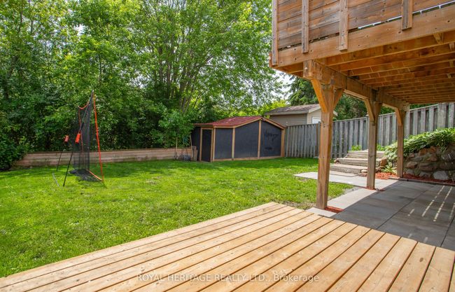 621 Cobblehill Dr, House attached with 4 bedrooms, 3 bathrooms and 3 parking in Oshawa ON | Image 34
