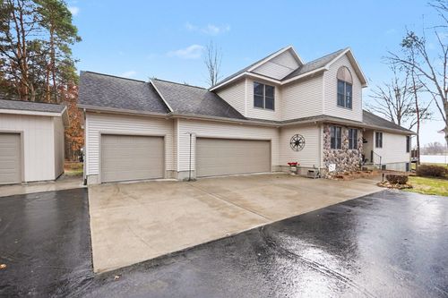 10085 Holly Ln, Canadian Lakes, MI, 49346-9213 | Card Image