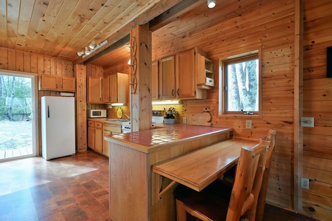 And a breakfast bar provides additional seating. | Image 70