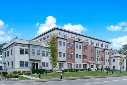 unit-105-321 Hammond Pond Pkwy, Chestnut Hill, MA, 02467-2684 | Card Image