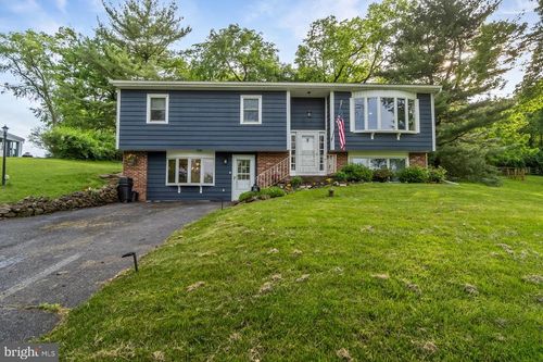 816 Spring City Rd, Phoenixville, PA, 19460-1886 | Card Image
