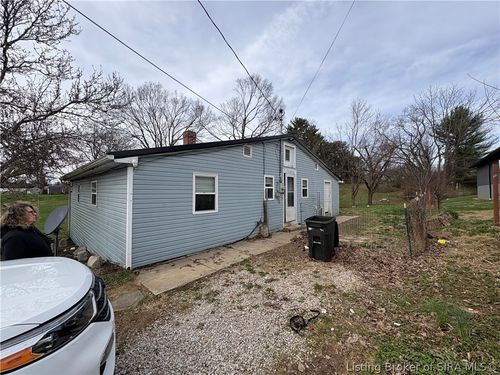 1213 W Mulberry St, Salem, IN, 47167-9432 | Card Image