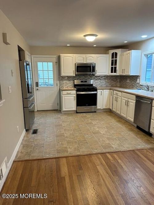 39 Melrose Ter, Middletown, NJ, 07748-2713 | Card Image