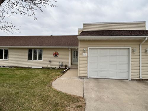 131 Belleville Ct, Thief River Falls, MN, 56701-3301 | Card Image