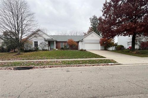 822 Sand Lot Cir, Louisville, OH, 44641-8451 | Card Image