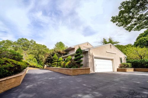 18 Durham Dr, Dix Hills, NY, 11746-5330 | Card Image