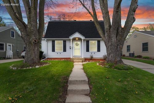 608 Pennsylvania Avenue, West Bend, WI, 53095 | Card Image