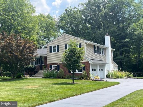 884 Parkwood Rd, BLUE BELL, PA, 19422-1243 | Card Image