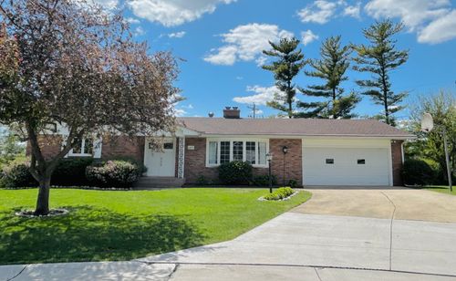 1511 Hillcrest Ct, Bettendorf, IA, 52722-3119 | Card Image