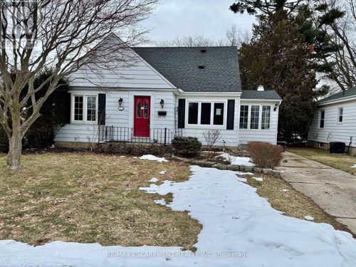 12 Spruce St, St Thomas, ON, N5R1N5 | Card Image