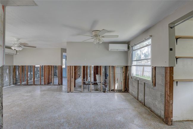 13313 2 Nd St E, House other with 2 bedrooms, 1 bathrooms and null parking in Madeira Beach FL | Image 16