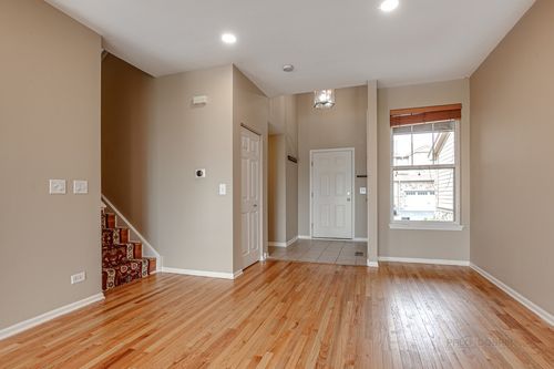 1817 Crenshaw Cir, Vernon Hills, IL, 60061-1242 | Card Image
