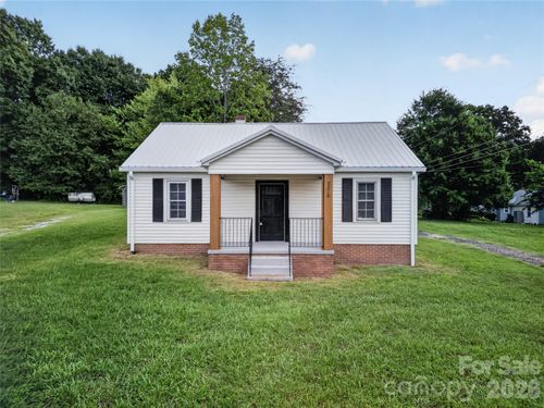 2318 32nd St Ne, Hickory, NC, 28601-7946 | Card Image