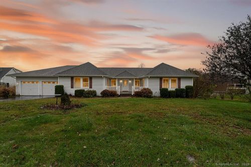 147 N Wawecus Hill Rd, Norwich, CT, 06360-4062 | Card Image