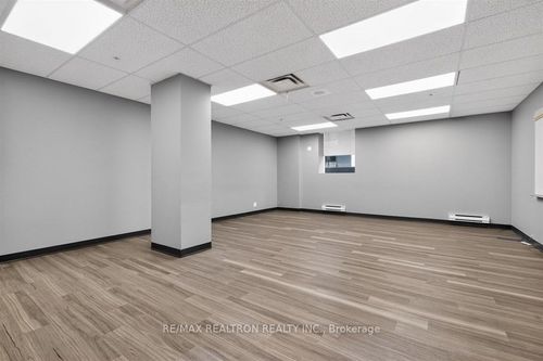 g01-685 Sheppard Ave E, North York, ON, M2K1B6 | Card Image