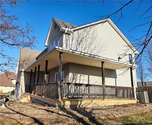 2305 Se Horseshoe Dr, Oak Grove, MO, 64075-5315 | Card Image