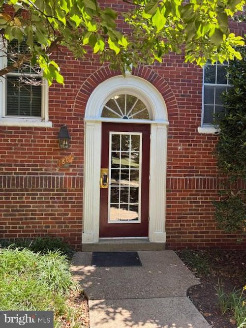 10501-1801 Key Blvd, ARLINGTON, VA, 22201-3233 | Card Image