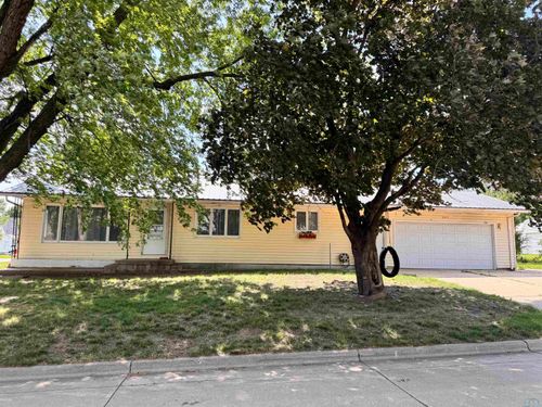 301 Summit St, Sanborn, IA, 51248-1073 | Card Image