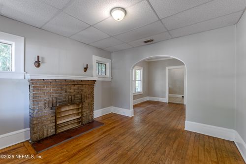 844 Crestwood St, Jacksonville, FL, 32208-4428 | Card Image