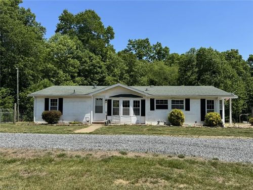 3028 Quaker Church Rd, Pinnacle, NC, 27043-9184 | Card Image