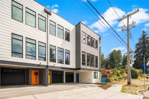 18440 10th Ave Ne, Shoreline, WA, 98155-3877 | Card Image