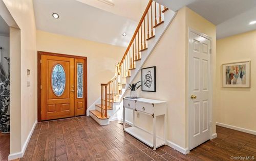 42 Titus Rd, Glen Cove, NY, 11542-2229 | Card Image