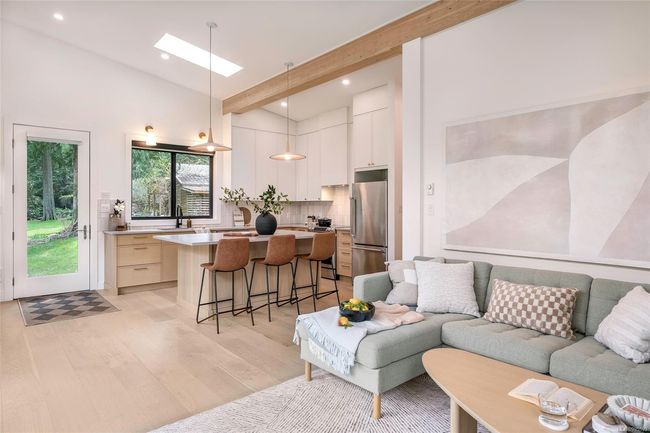 585 Wildwood Cres, House other with 1 bedrooms, 1 bathrooms and 3 parking in Gabriola Island BC | Image 13