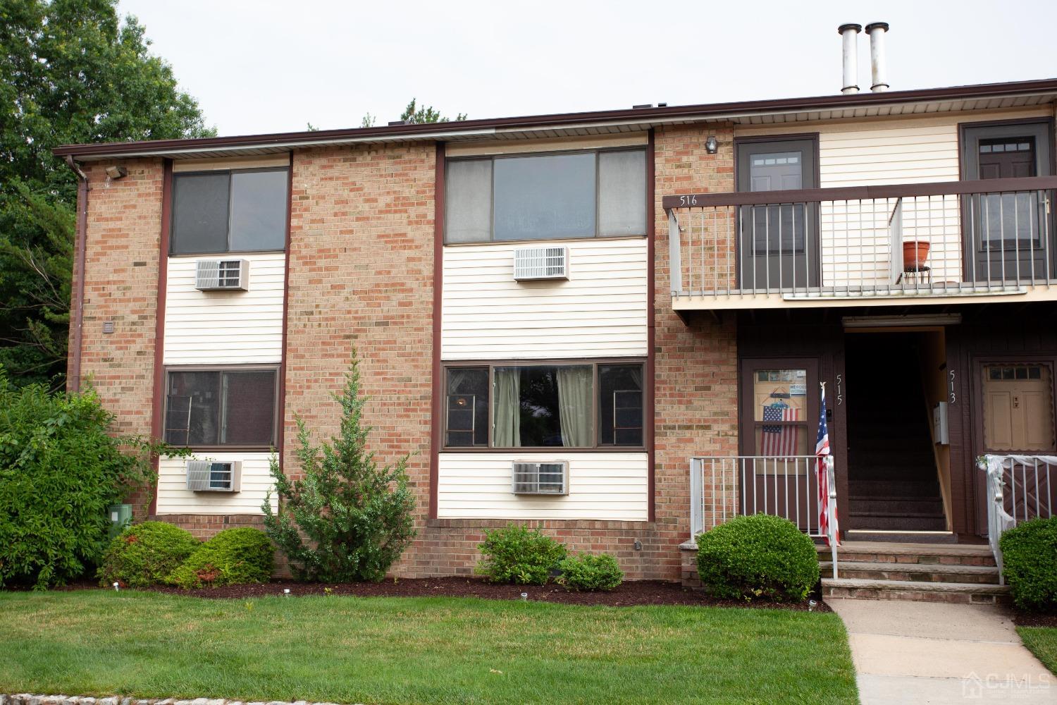 Cricket Ln, Woodbridge, NJ 07095