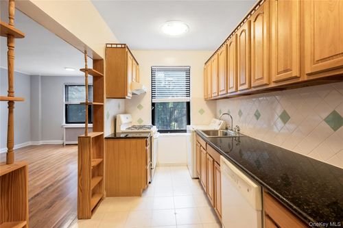 apt-b3-76 Ditmars Blvd, East Elmhurst, NY, 11370-1288 | Card Image