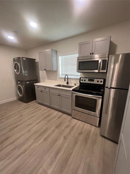 1015-1019 N Chandler Dr, Fort Worth, TX, 76111-4318 | Card Image